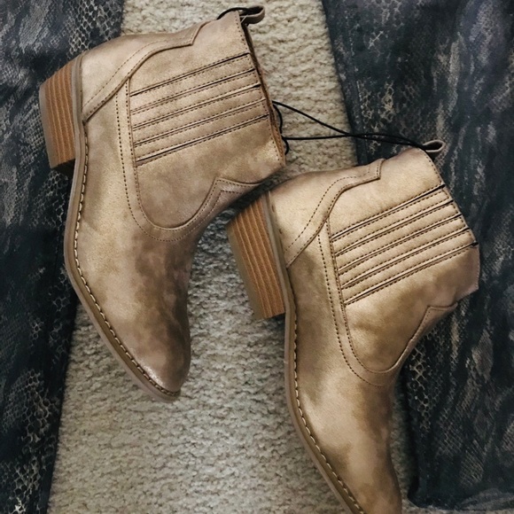 UNIVERSAL THREAD Gold Festival BOOTIES Size 7 - Picture 1 of 8